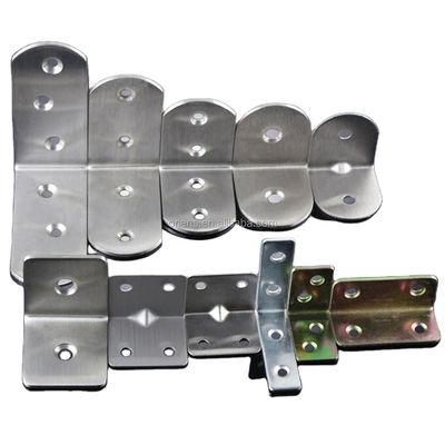 Des supports d'angle métalliques de haute résistance d'emboutissage de coupe précise de montage sécurisé revêtement résistant à la corrosion