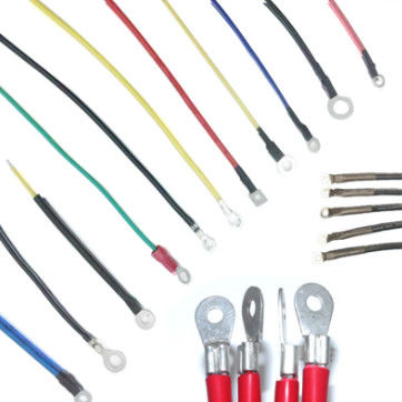 Estampage de tôles métalliques en cuivre et laiton pour les composants électriques à l'usine de terminaux de fil